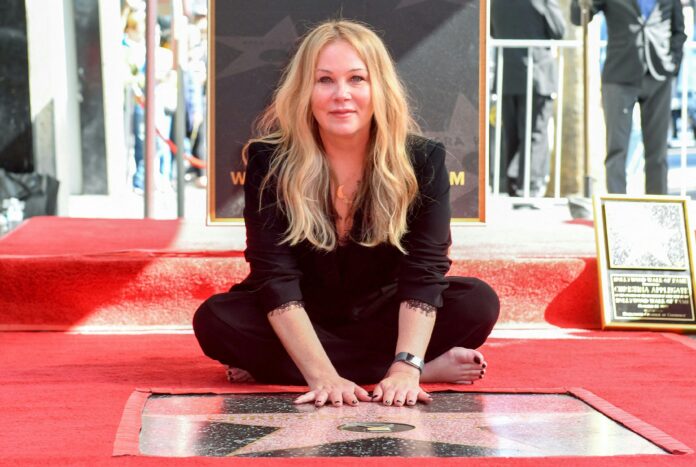 Σκλήρυνση κατά πλάκας: Η Christina Applegate αποκαλύπτει ότι είχε διαγνωστεί λανθασμένα